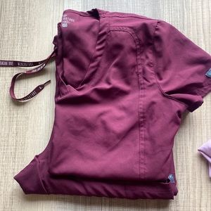 Med Couture wine scrub set